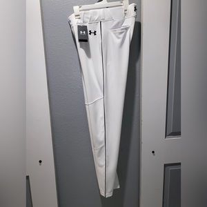 NWT UNDER ARMOUR Mens Relaxed Wte Sprts Pants w/ Blk Pipe Size:MED Addis’s Socks